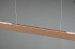Lampa wisząca Helios w kolorze brązowym, o prostokątnym kształcie, z jedną diodą LED o mocy 28W. Zawieszona na przezroczystych linkach, z widocznymi detalami mocowania i białym wlotem światła. Tło w odcieniach szarości.