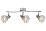 Loretto lampa sufitowa (spot) z trzema głowicami, wykonana z chromowanego metalu, z siatkowym wykończeniem kloszy. Ułożona na płaskiej podstawie, z lekko wygiętą rurą. Wymaga trzech żarówek E14. Jasne tło podkreśla nowoczesny design.