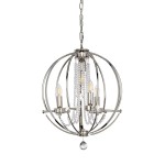 Lampa wisząca Cassie w chromowanym wykończeniu, z okrągłą konstrukcją. Posiada trzy źródła światła E14 oraz jedno E27, zdobiona kryształowymi elementami i wiszącą kroplą. Zawieszona na łańcuszku, z widocznym połyskiem.