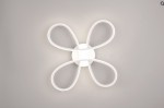Lampa sufitowa Fly o białej obudowie, złożona z czterech zakrzywionych elementów LED, umieszczona na okrągłym mocowaniu. Ujęcie frontalne, na jednolitym tle, podkreślające nowoczesny design. Wydajność 22W, barwa światła 4000K.