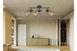 Lampa sufitowa Tuluza w kolorze czarnym, z trzema reflektorami E14. Reflektory mają dekoracyjne, metalowe klosze z wzorem, zamontowane na prostokątnym stelażu. Produkt umieszczony w nowoczesnym wnętrzu, na tle minimalistycznego mebla.