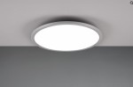 Plafon Yuma z pilotem RGB, o średnicy okrągłej, w kolorze tytanowym. Zawiera dwa źródła światła LED o mocy 20W oraz dodatkowe 3W. Zamontowany na suficie, emituje intensywne białe światło. Tło jasnoszare, minimalistyczne.