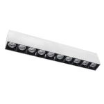 Lampa sufitowa LED 30W w białej obudowie z czarnymi detalami, z ośmioma punktami świetlnymi. Zbudowana w formie prostokątnej listwy, zawieszona na białym tle, prezentująca nowoczesny design i funkcję oświetleniową o ciepłej barwie 3000K.