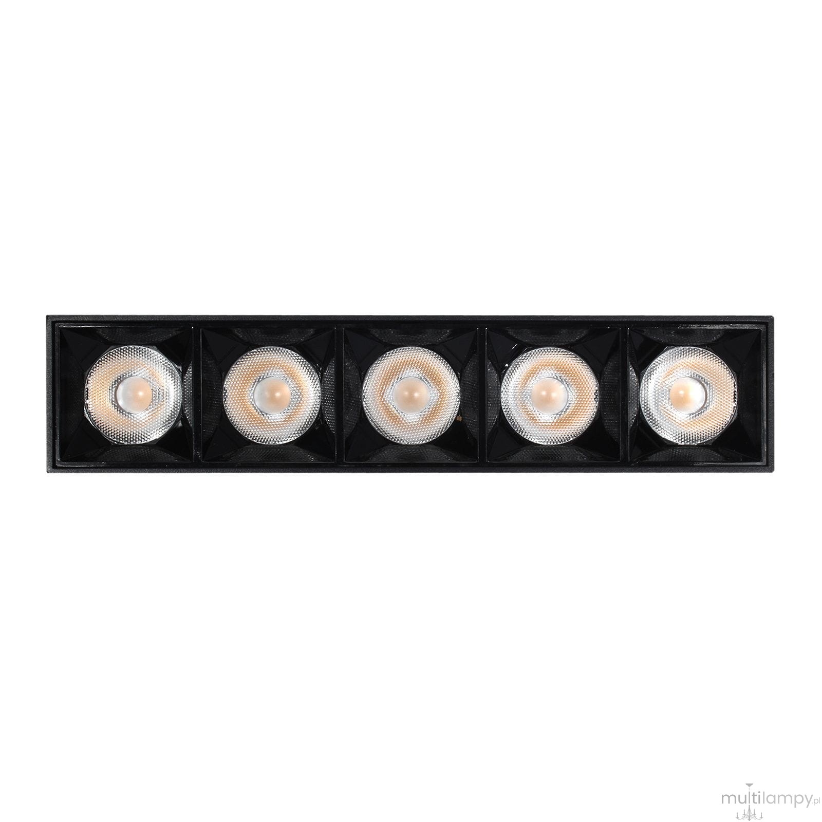 Lampa sufitowa LED w kolorze czarnym z pięcioma okrągłymi źródłami światła. Zainstalowana w prostokątnej ramie, emitująca ciepłe światło (3000K). Widok frontalny, zamontowana na białym tle. Wymiary i detale konstrukcyjne niewidoczne.