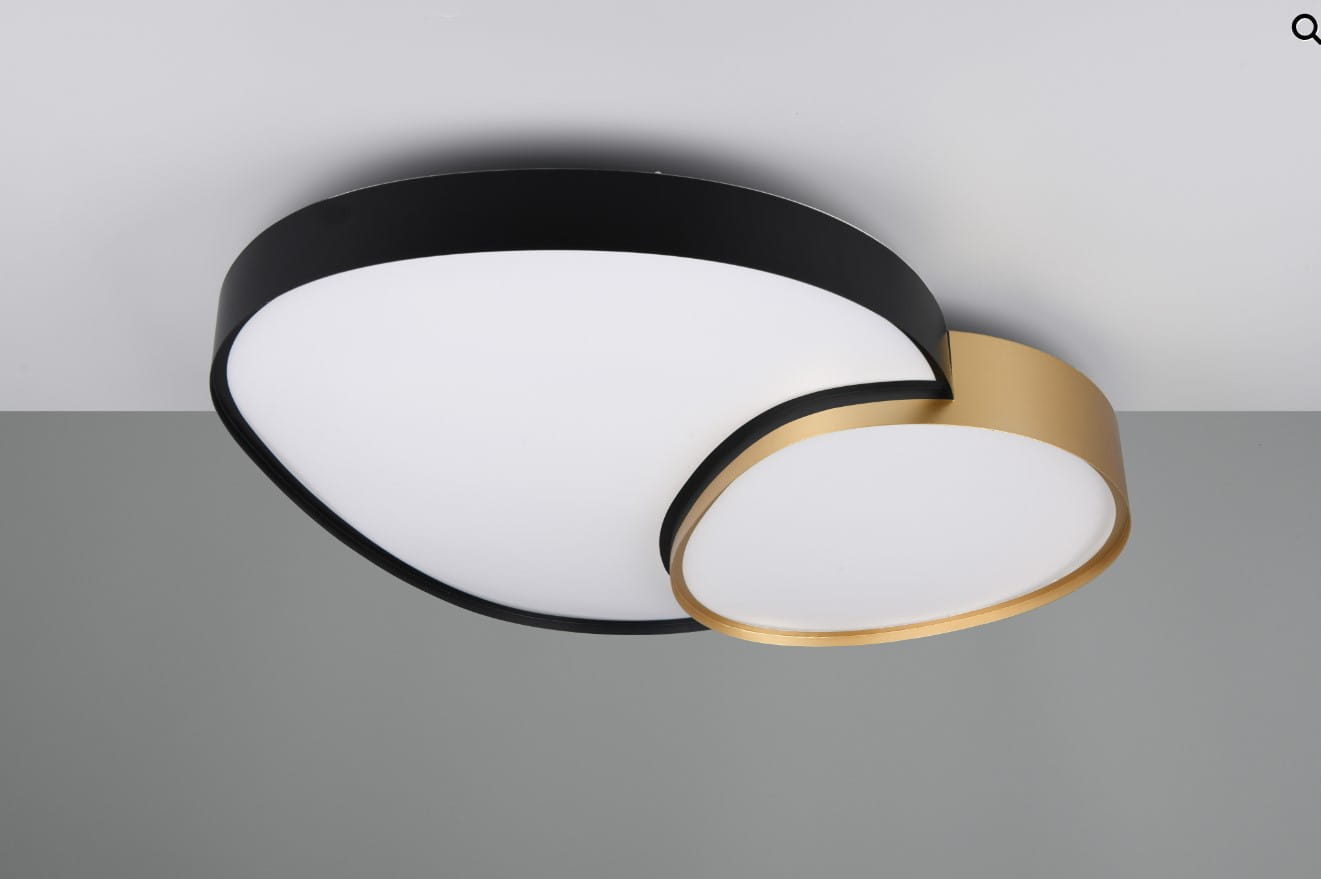 Plafon Rise z pilotem, oświetlenie LED 1x45W w kolorze czarnym i złotym. Produkt o nowoczesnym kształcie, z białym kloszem, montowany na suficie, widoczny z góry, idealny do nowoczesnych wnętrz.