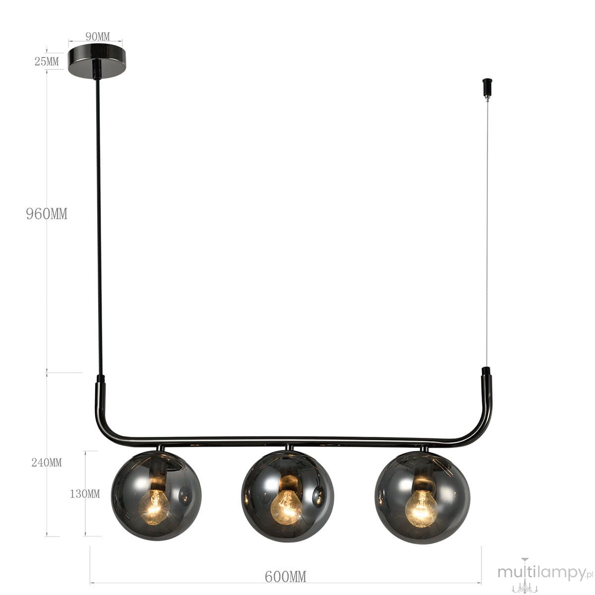 Grafitowa lampa wisząca Alisa z trzema dymionymi kloszami, umieszczona na prostym, metalowym stelażu. Wymiary: długość 600 mm, wysokość 960 mm. Klosze mają okrągły kształt i są przezroczyste, co podkreśla źródła światła.