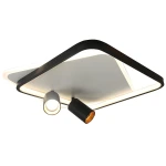 Lampa sufitowa Parma w kolorze czarnym, kwadratowa, z dwoma reflektorami typu GU10. Wykończenie matowe z białym akcentem, dwa źródła światła w różnych kolorach - biały i czarny, zamontowane na prostokątnej podstawie.