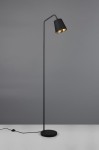 Lampa podłogowa Buddy w kolorze czarnym, z metalowym kloszem o złotym wnętrzu. Zgięta konstrukcja na cienkiej nodze i okrągłej podstawie, z widocznym kablem zasilającym. Ujęcie frontalne, na jednolitym tle.