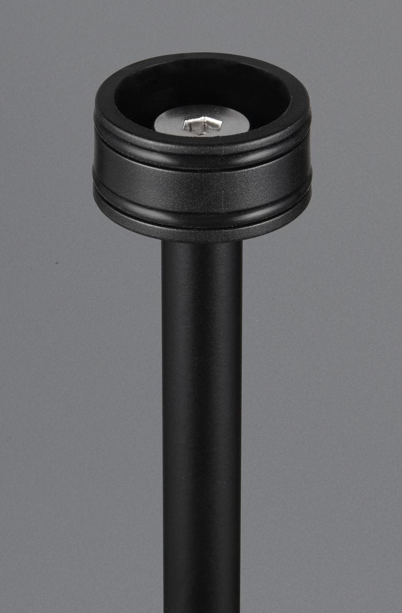 Czarna lampa stojąca zewnętrzna Suarez z jedną diodą LED o mocy 1,5W. Ujęcie z góry pokazuje cylindryczny korpus i okrągłą podstawę z widocznym gwintem montażowym. Tło szare, skupia uwagę na lampie.