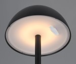 Czarna lampa stołowa Ricardo zewnętrzna, z okrągłym kloszem i wbudowanym źródłem światła LED 1,5W. Widok z góry, z subtelnym podświetleniem wewnętrznym. Prosta, nowoczesna forma z metalowym stelażem. Idealna do użytku na zewnątrz.