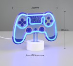 Lampa stołowa w kształcie kontrolera gier, podświetlana niebieskim światłem LED. Widoczny napis GAME OVER. Biała podstawa o średnicy 85 mm, wysokość całkowita 180 mm, szerokość 228 mm. Ujęcie frontalne na jednolitym tle.