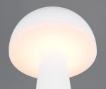 Lampa stołowa Fungo zewnętrzna, biała, z okrągłym kloszem i prostą podstawą. Widoczna miękka, ciepła poświata LED. Klosz ma gładką, matową powierzchnię, a całość jest w neutralnej kolorystyce, idealna do przestrzeni na świeżym powietrzu.