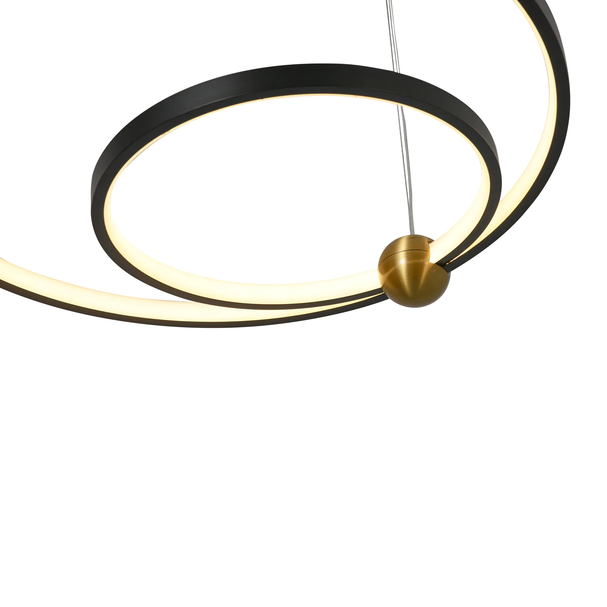 Lampa wisząca Kido S, z dwiema oprawami LED, w kolorze czarnym i złotym. Okrągłe pierścienie z białym światłem, zawieszone na cienkim przewodzie, z centralnym złotym elementem łączącym. Ujęcie z góry, pokazujące detale konstrukcji.
