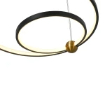 Lampa wisząca Kido S, z dwiema oprawami LED, w kolorze czarnym i złotym. Okrągłe pierścienie z białym światłem, zawieszone na cienkim przewodzie, z centralnym złotym elementem łączącym. Ujęcie z góry, pokazujące detale konstrukcji.
