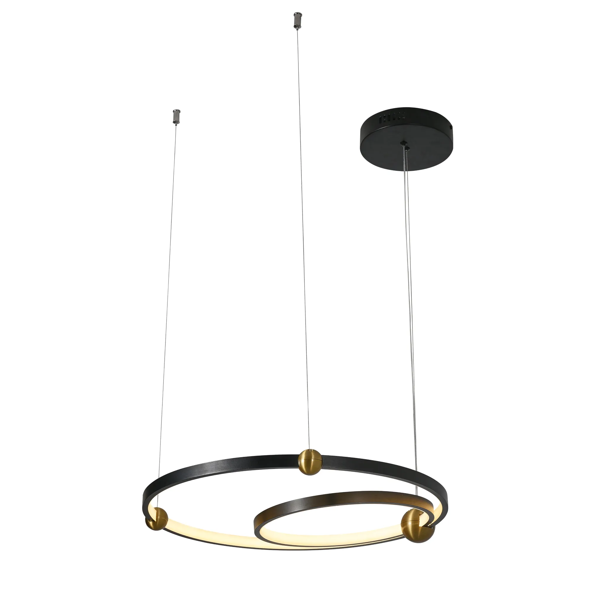 Lampa wisząca Kido S z dwoma pierścieniami, czarna z złotymi akcentami, wykonana z metalu. Zawieszona na cienkich linkach, z okrągłym stropem. Oświetlenie LED o mocy 32W, nowoczesny design, idealna do stylowych wnętrz.