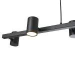 Lampa wisząca Noe w kolorze czarnym z sześcioma oprawami GU10. Prosta, metalowa konstrukcja z poziomą belką i cylindrycznymi kloszami. Ujęcie z góry, pokazujące detale montażowe i wykończenie. Idealna do nowoczesnych wnętrz.