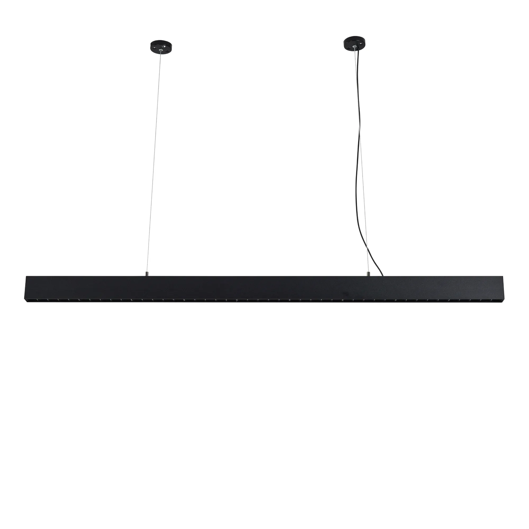 Lampa wisząca Sigi I w kolorze czarnym, o prostokątnym kształcie, z jednym źródłem LED 36W. Zawieszona na dwóch cienkich linkach, z widocznym uchwytem sufitowym. Idealna do nowoczesnych wnętrz.