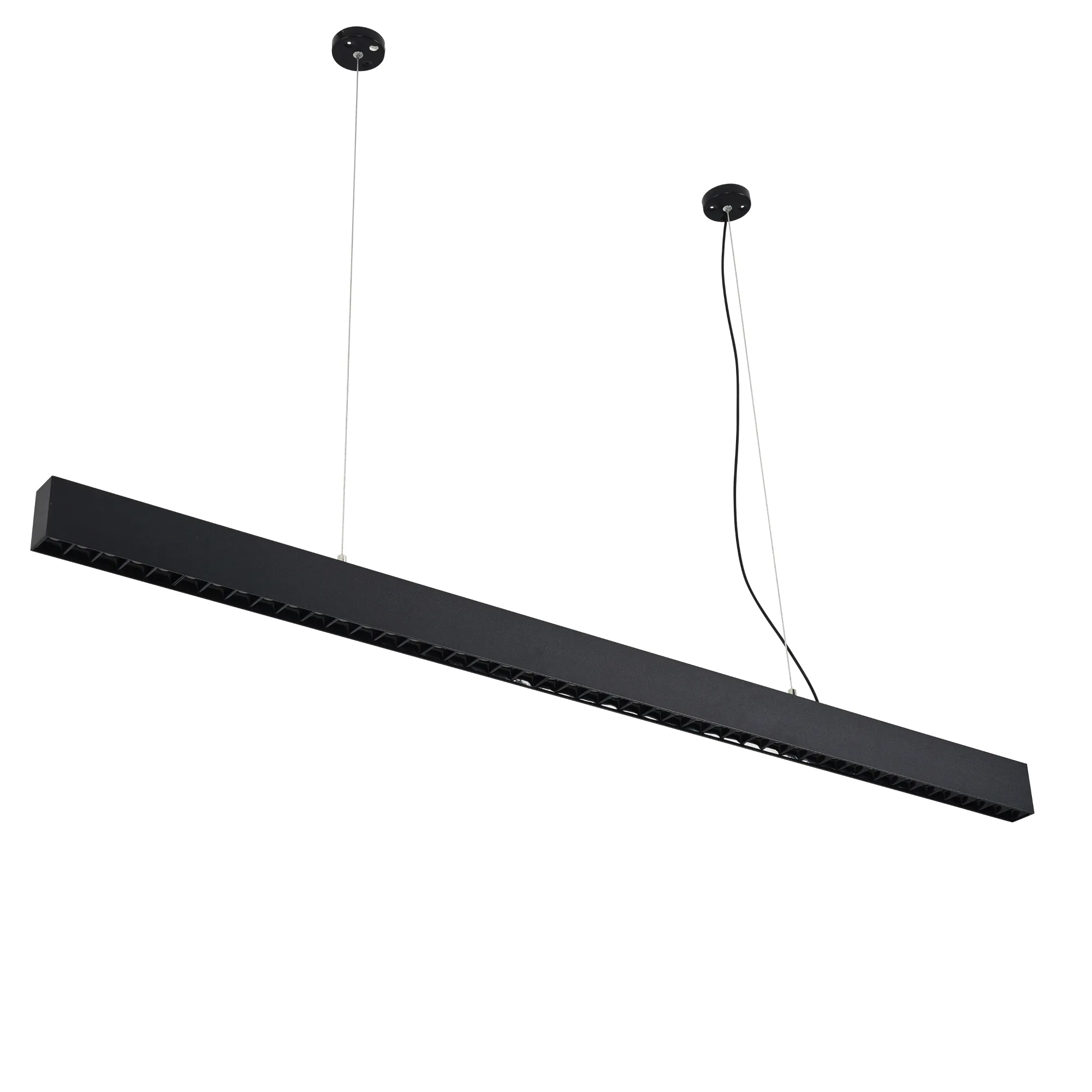 Lampa wisząca Sigi I, czarna, prostokątna, z jednym źródłem LED o mocy 36W i barwie 3000K. Zawieszona na dwóch cienkich linkach, z widocznymi mocowaniami sufitowymi. Detalicznie wykończona, minimalistyczny design.