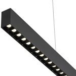 Lampa wisząca Sigi I w kolorze czarnym, z prostokątnym korpusem, zawieszona na cienkim przewodzie. Posiada 12 diod LED, emitujących ciepłe światło (3000K), umieszczonych wzdłuż krawędzi. Idealna do nowoczesnych wnętrz.
