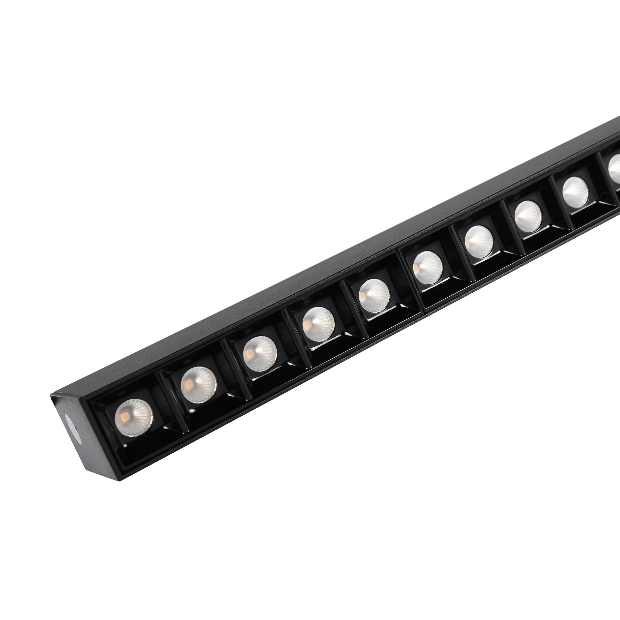 Czarna lampa wisząca Sigi I z jednym źródłem LED o mocy 36W i temperaturze barwowej 3000K, w formie prostokątnego, matowego korpusu z widocznymi diodami LED, zamontowana pod kątem.
