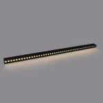 Lampa wisząca Sigi I w kolorze czarnym, z prostokątnym kształtem, wyposażona w 36W LED, emitująca ciepłe światło o temperaturze 3000K. Ujęcie z boku, prezentujące długi, smukły design z widocznymi diodami LED.