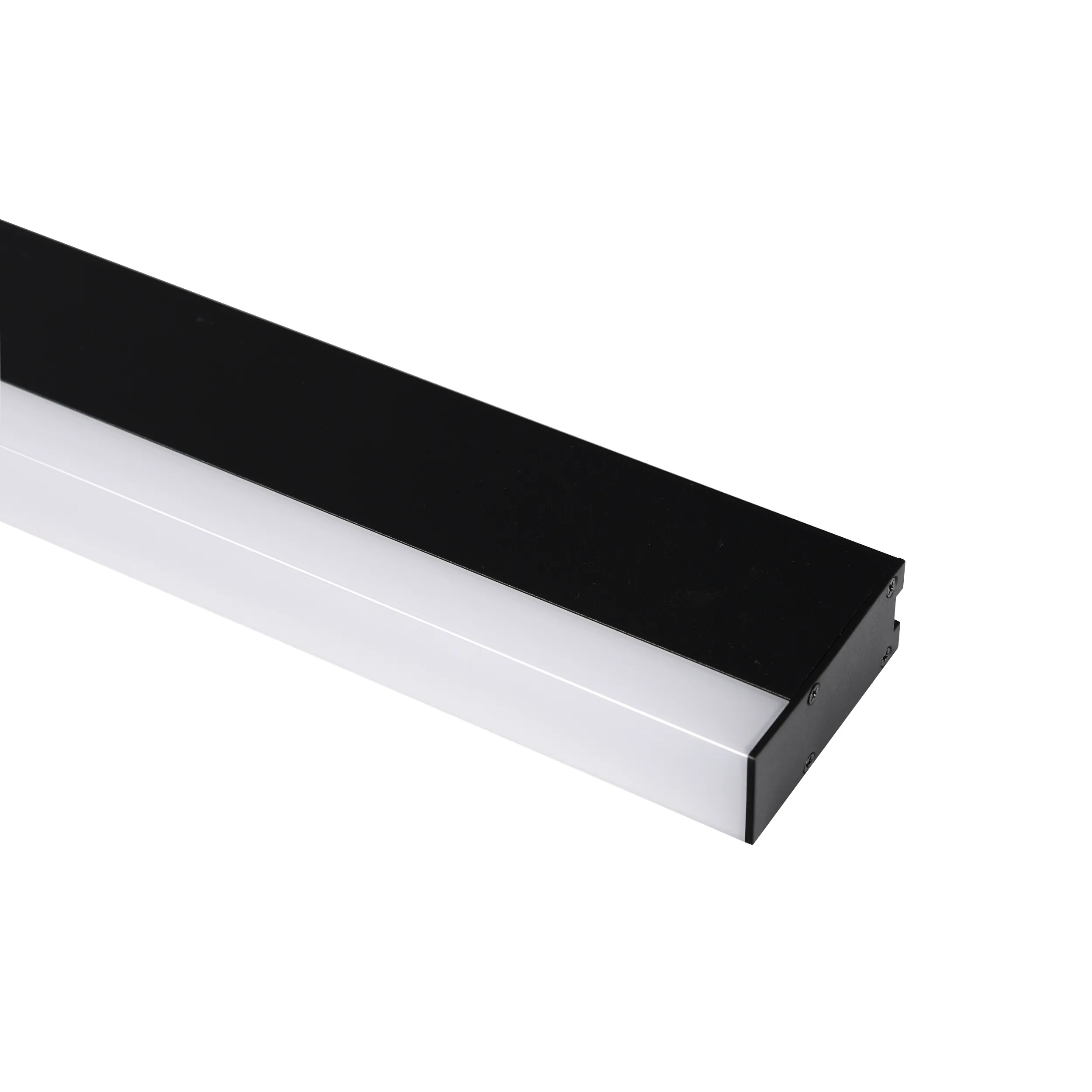 Lampa wisząca Sigi IV w kolorze czarnym, wykonana z metalu, z jedną diodą LED o mocy 36W i temperaturze barwowej 3000K. Produkt w układzie poziomym, z prostokątną konstrukcją, umieszczony na białym tle.