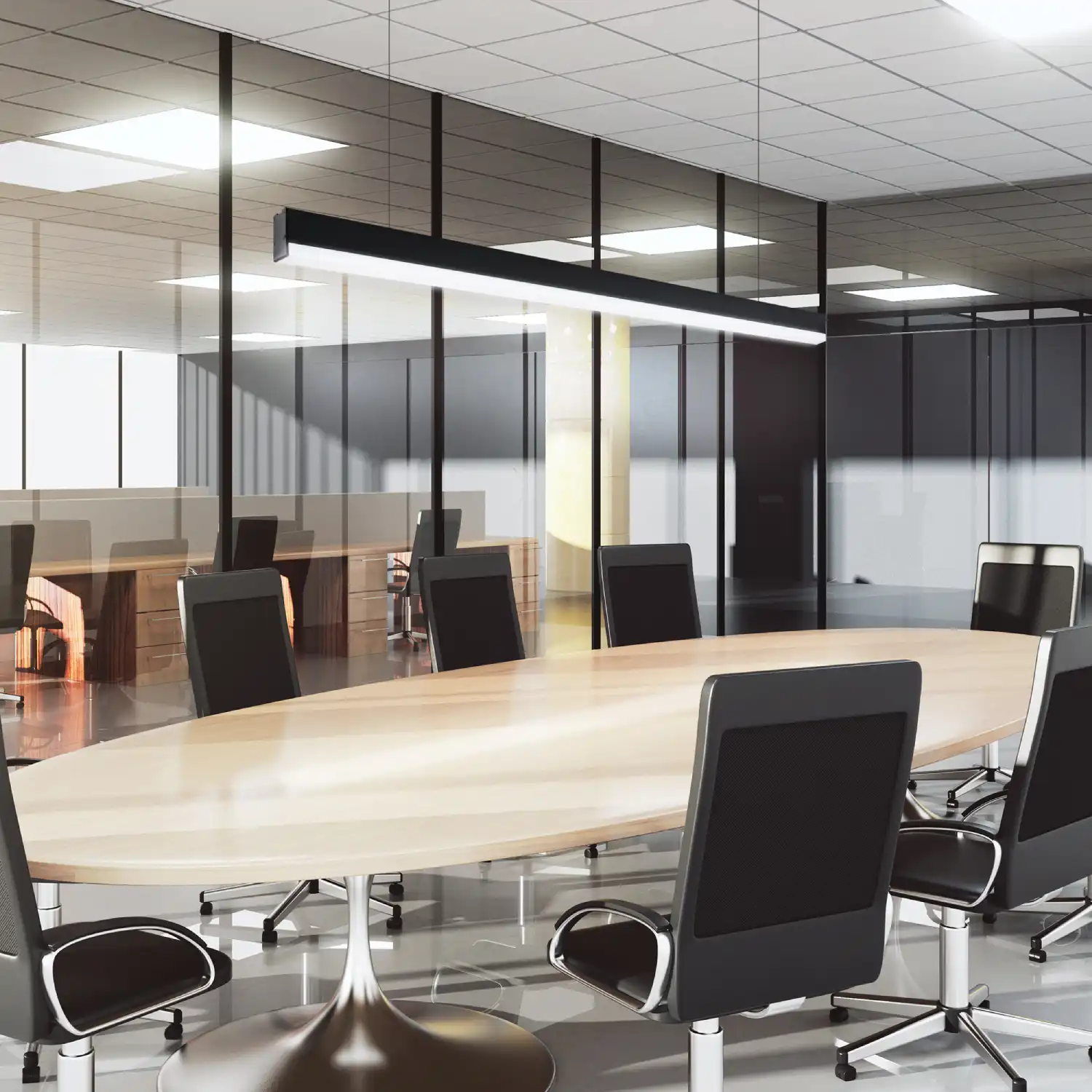 Lampa wisząca Sigi IV w kolorze czarnym, z jedną diodą LED o mocy 36W i temperaturze barwowej 3000K. Ujęcie z boku, zawieszona nad owalnym stołem w nowoczesnym biurze, w tle widać szklane ściany i krzesła.