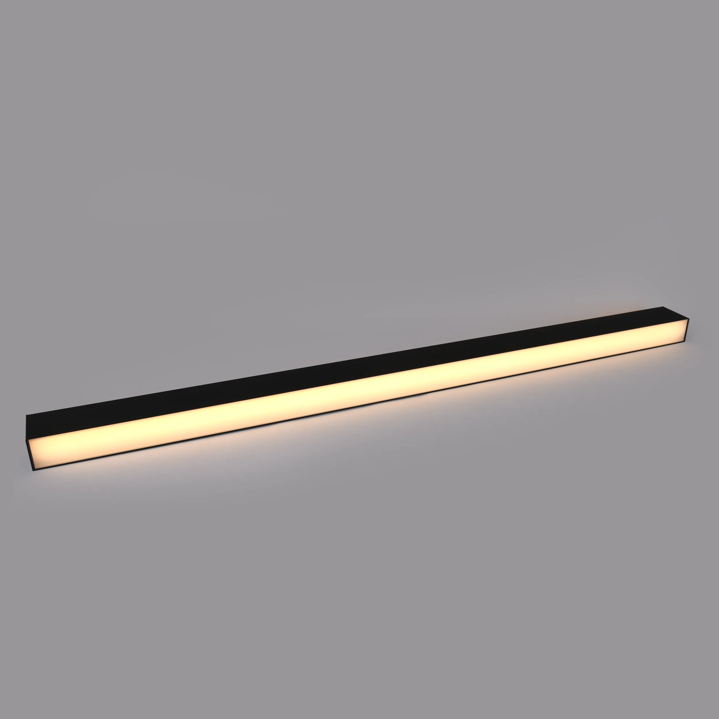 Lampa wisząca Sigi V w kolorze czarnym, o prostokątnym kształcie, z dwoma źródłami światła LED (45W, 3000K). Ujęcie z boku, pokazujące gładką, matową powierzchnię oraz ciepłe, rozproszone światło.