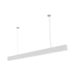 Lampa wisząca Sigi VI w kolorze białym, z prostokątnym korpusem, zawieszona na dwóch cienkich linkach. Zastosowanie technologii LED o mocy 43W, emitująca światło w różnych temperaturach barwowych.