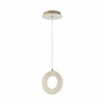 Lampa wisząca Girona w kolorze złotym z jednym źródłem LED o mocy 10W. Produkt ma okrągły kształt z przezroczystymi zdobieniami na obrzeżach. Zawieszona na cienkim kablu, montowana do sufitu. Proste tło podkreśla elegancki design lampy.