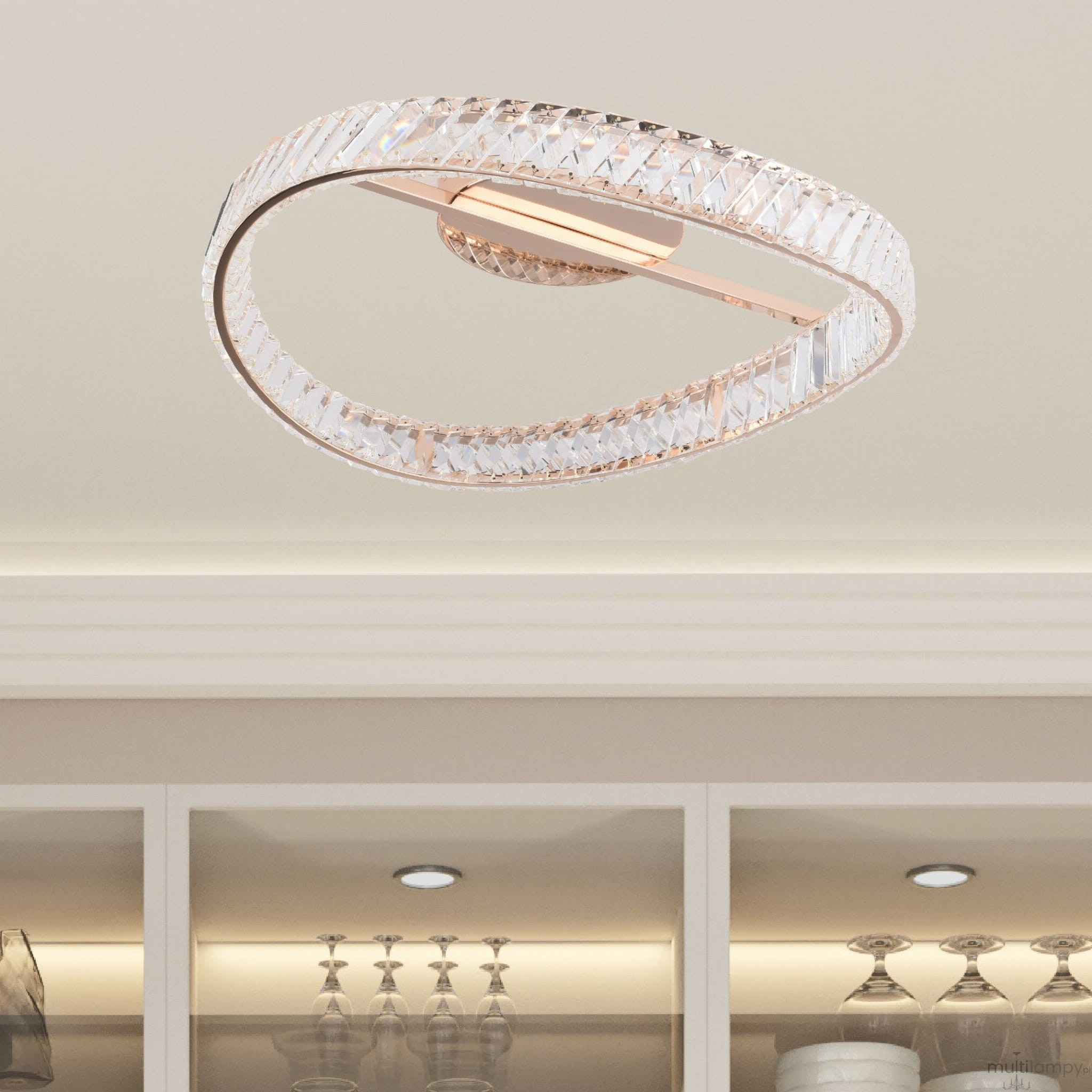 Lampa sufitowa Gano 1xLED/40W w kolorze złotym, o nowoczesnym, owalnym kształcie, z przezroczystym, teksturowanym kloszem. Montowana na suficie, idealna do współczesnych wnętrz. Widoczny detal to elegancka konstrukcja z kryształowymi elementami.