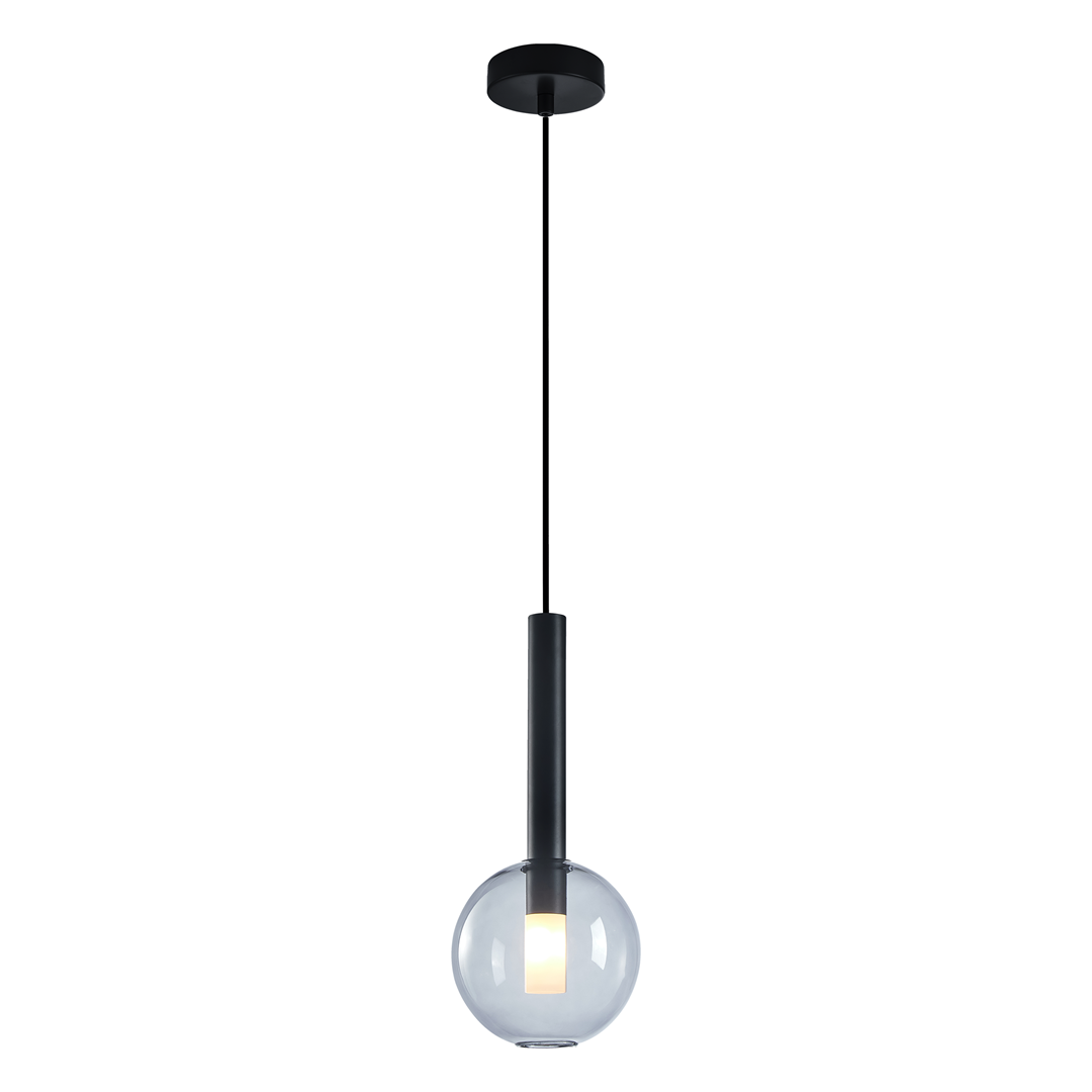Lampa wisząca Niko D15 z czarnym metalowym uchwytem i przezroczystą kulistą kloszem, zawieszona na cienkim kablu. Źródło światła G9 umieszczone w centralnej części klosza. Prosty, nowoczesny design.