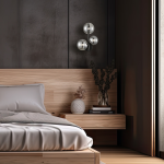 Kinkiet Mila 3xG9 w kolorze czarnym, z trzema metalicznymi kloszami, zamontowany na ścianie. W tle widoczna drewniana łóżko i nocna szafka z dekoracjami. Oświetlenie podkreśla nowoczesny styl wnętrza.
