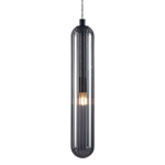Lampa wisząca Pax w kolorze czarnym z przezroczystym, szklanym kloszem w kształcie cylindrycznym. Ujęcie frontalne, zawieszona na cienkim przewodzie. Wewnątrz widoczna żarówka G9, emitująca ciepłe światło. Prosty design, idealna do nowoczesnych wnętrz.