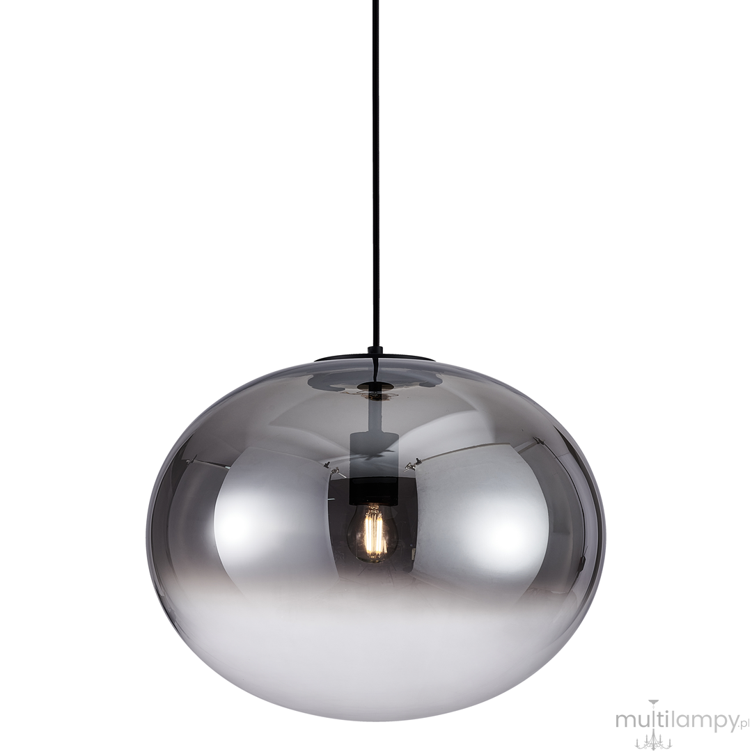 Lampa wisząca Campania z pojedynczym gniazdem E27, w kolorze czarnym. Osłona w kształcie dużej, połyskującej kuli z metalicznym wykończeniem, zawieszona na cienkim czarnym kablu. Widoczna żarówka wewnątrz.