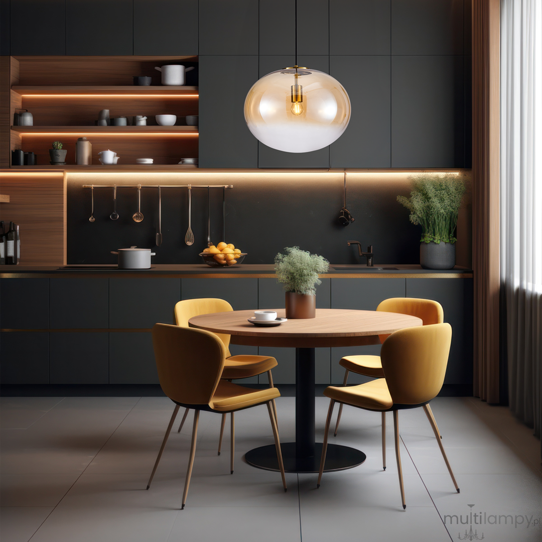 Lampa wisząca Campania 1xE27 w złotym i bursztynowym kolorze, okrągła, zawieszona nad okrągłym drewnianym stołem, otoczona żółtymi krzesłami w nowoczesnej kuchni z ciemnymi szafkami i minimalistycznym wystrojem.
