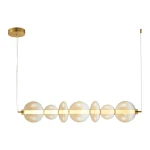 Lampa wisząca Daphne z 1xLED/40W, złota, z przezroczystymi kulami w różnych rozmiarach, zawieszona na cienkim kablu. Kształt owalny, minimalistyczny design, idealna do nowoczesnych wnętrz. Montaż sufitowy, prosta forma.