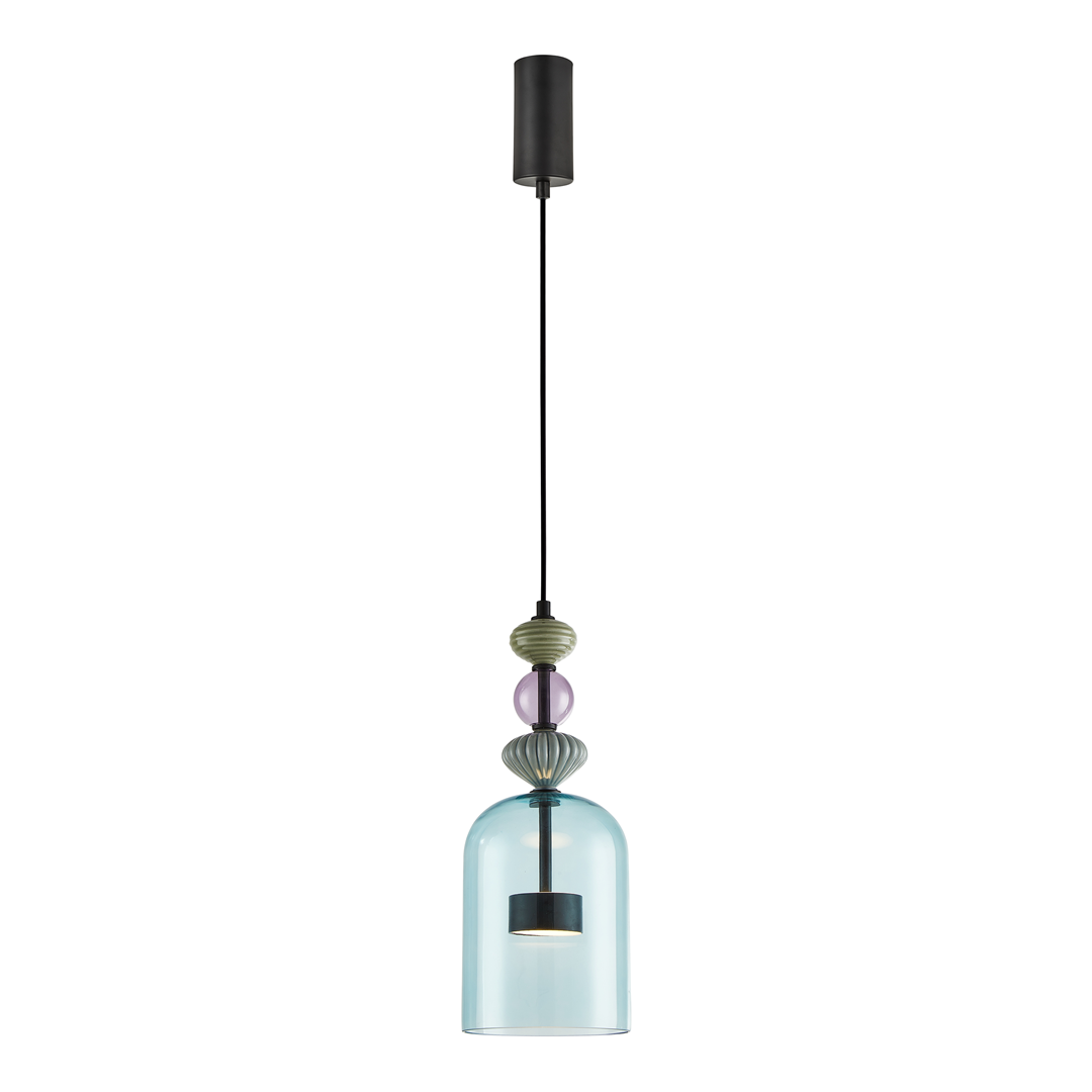 Lampa wisząca Arte w kolorze czarnym i niebieskim, z przyciemnionym kloszem w kształcie dzwonu. Ma dekoracyjne elementy w odcieniach zieleni i fioletu, zawieszona na czarnym kablu. Widok frontalny, wisząca pod sufitem.