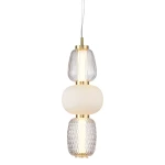 Lampa wisząca Caro z jednym źródłem LED 28W, w złotej oprawie. Składa się z trzech akrylowych kloszy: górny przezroczysty, środkowy matowy, dolny z fakturowanego szkła. Zawieszona na cienkim przewodzie, prezentuje nowoczesny design.
