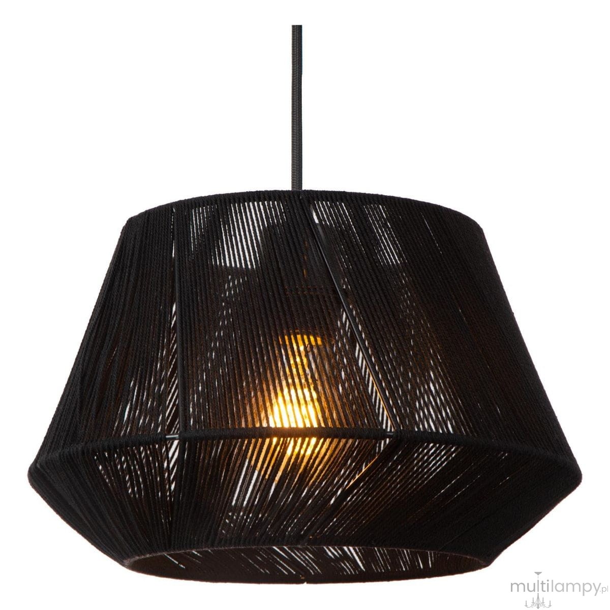 Lampa wisząca Jessica w kolorze czarnym, z abażurem w kształcie stożka, wykonanym z cienkiego sznura. Posiada miejsce na trzy żarówki E27, wyeksponowane w centralnej części, zawieszona na czarnym przewodzie.