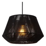 Lampa wisząca Jessica w kolorze czarnym, z abażurem w kształcie stożka, wykonanym z cienkiego sznura. Posiada miejsce na trzy żarówki E27, wyeksponowane w centralnej części, zawieszona na czarnym przewodzie.