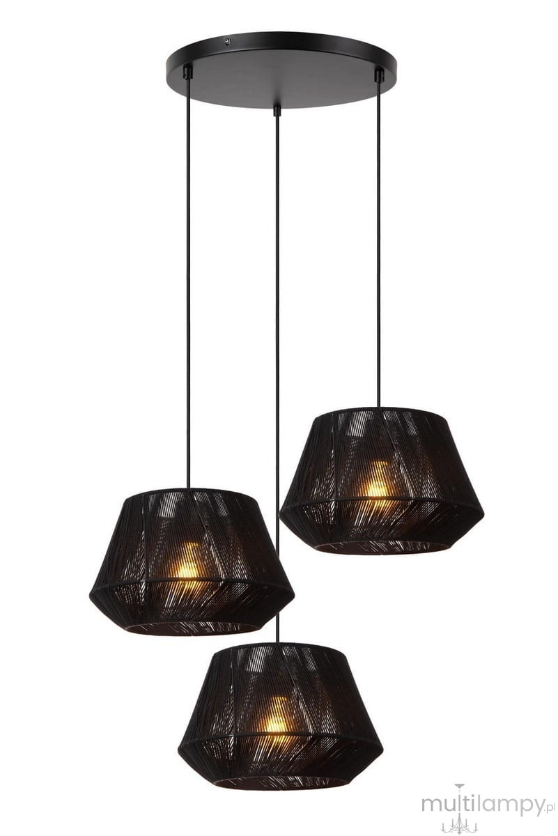 Lampa wisząca Jessica w kolorze czarnym z trzema kloszami w kształcie diamentu, wykonana z materiału o teksturowanej powierzchni. Klosze zawieszone na cienkich linkach, podłączone do okrągłej podstawy sufitowej. Idealna do nowoczesnych wnętrz.