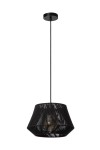 Czarna lampa wisząca Jessica z kloszem w kształcie stożka, wykonana z metalowej siatki, zawieszona na cienkim kablu. Wewnątrz miejsce na żarówkę E27. Ujęcie frontalne, produkt wiszący, na jednolitym tle.