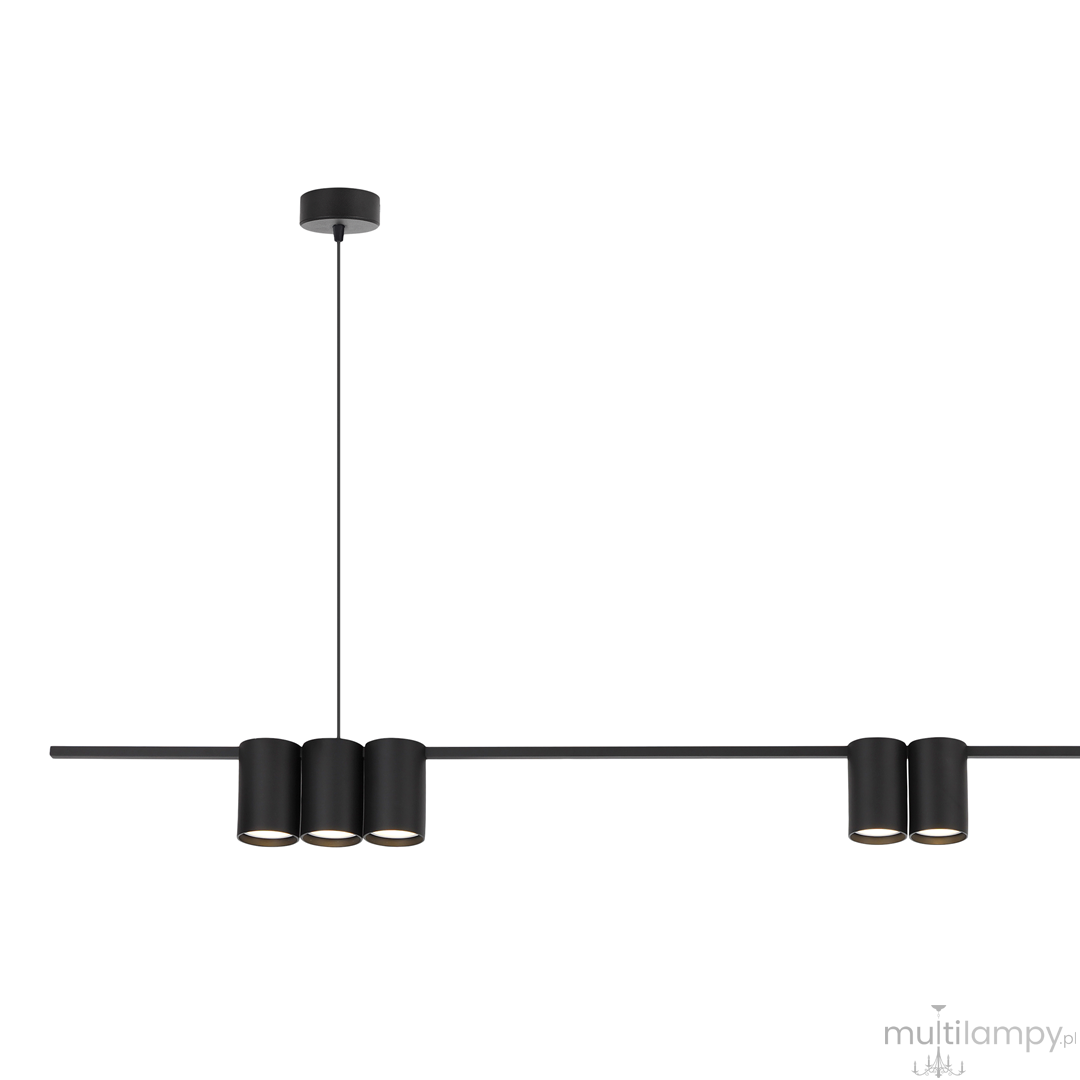 Lampa wisząca Genesis z siedmioma oprawami GU10 w kolorze czarnym. Składa się z poziomego drążka z trzema cylindrycznymi kloszami, zawieszona na cienkim przewodzie. Minimalistyczny design, idealna do nowoczesnych wnętrz.