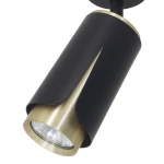 Lampa sufitowa Flower w kolorze czarnym i złotym, z cylindrycznym kloszem. Ramię lampy jest matowe, a dolna część wykonana z błyszczącego metalu. Ujęcie z boku, pokazujące detal konstrukcji i otwór na żarówkę GU10.