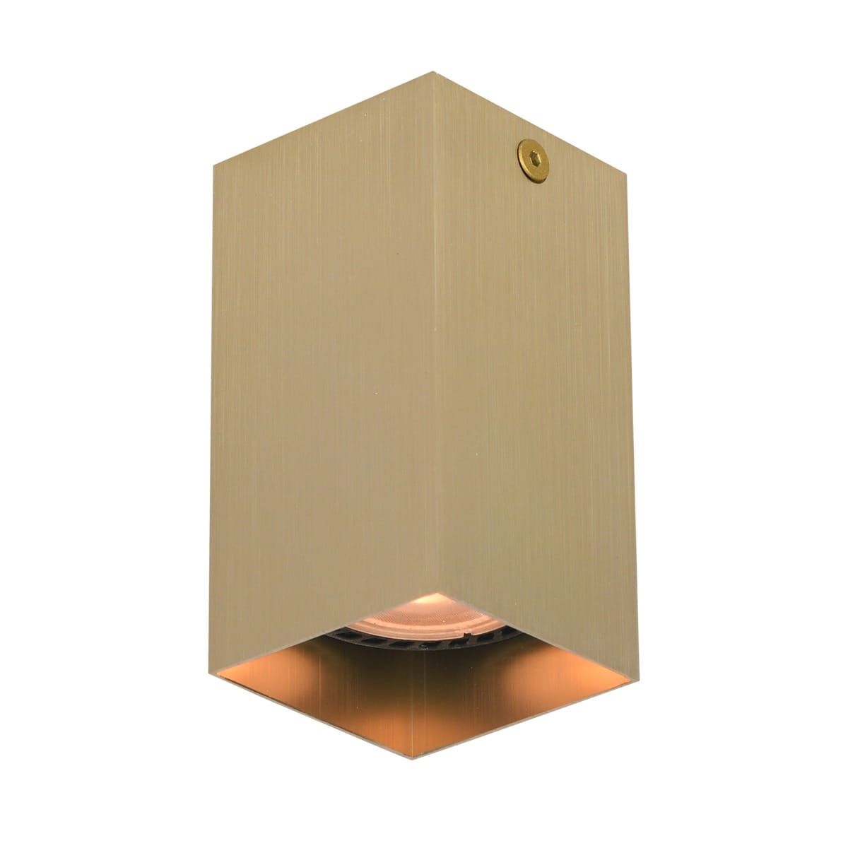 Lampa sufitowa Ander w kolorze mosiężnym, w kształcie prostopadłościanu. Posiada jedno miejsce na żarówkę GU10, widoczny delikatny wzór na powierzchni. Kąt ujęcia z boku, ukazujący dolną część lampy oraz emitowane światło.