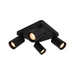 Czarna lampa sufitowa typu spot z czterema gniazdami GU10. Kąt ujęcia: z góry, pokazujący cylindryczne klosze z żarówkami. Prosta, kwadratowa podstawa, wisząca konstrukcja, idealna do nowoczesnych wnętrz.