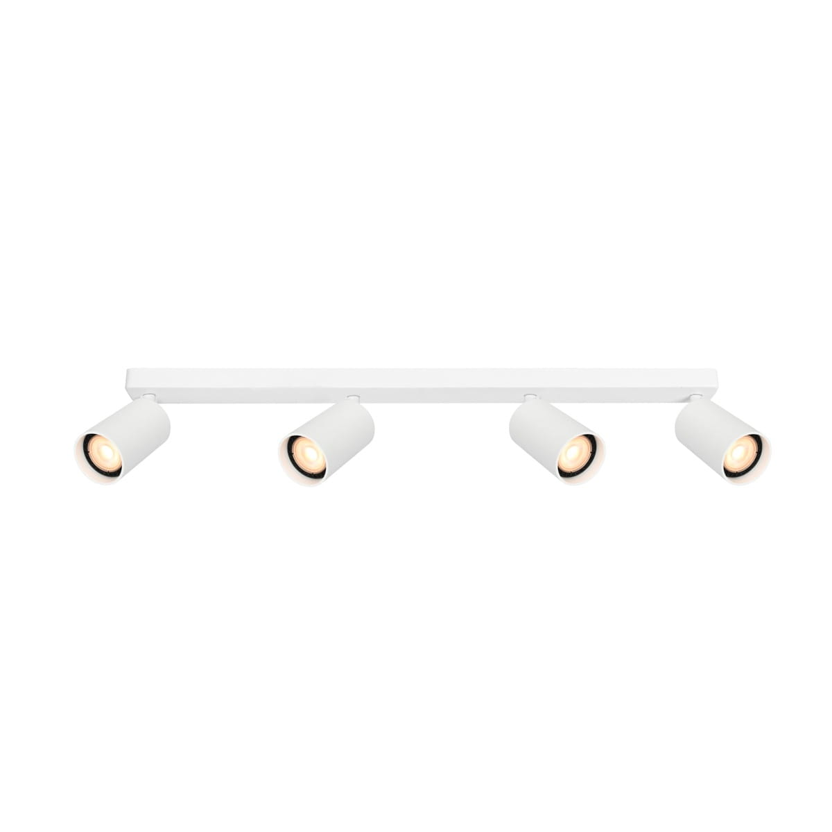 Lampa sufitowa Nesto z 4 spotami GU10 w białym kolorze, zamontowana na prostokątnej belce. Kąt ujęcia frontalny, pokazujący równomiernie rozmieszczone, cylindryczne klosze z widocznymi żarówkami. Prosta, nowoczesna forma.