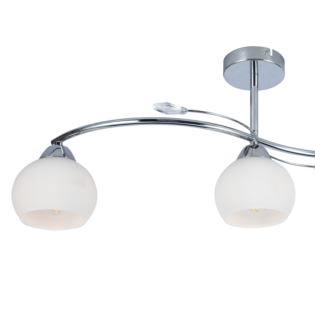 Lampa sufitowa Connor z trzema oprawami E27, chromowana z białymi, matowymi kloszami. Posiada elegancki, zakrzywiony design, mocowana do sufitu. Widoczne detale to metalowe mocowanie i przezroczysty element dekoracyjny.