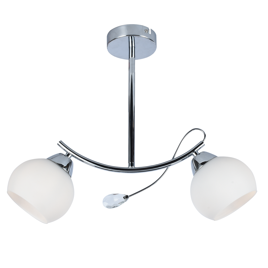 Lampa wisząca Connor z dwiema oprawami E27, chromowana z białymi kloszami. Ujęcie z boku, montowana do sufitu, z dekoracyjnym elementem w kształcie kropli. Metalowa konstrukcja z gładką, błyszczącą powierzchnią.